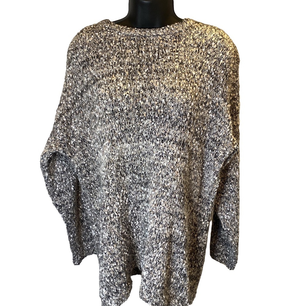 Northern Isles “ portraits “ size M wool/ angora blend long sleeved swea